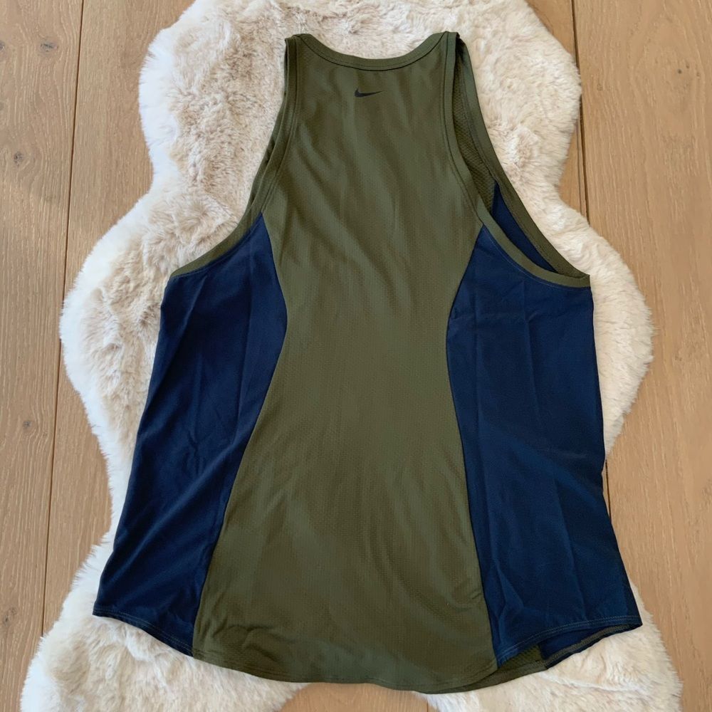 Nike Woman Tank Top Size M - TALL - Picture 2 of 3